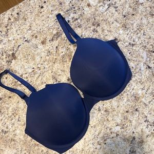 Brant new without tags Victoria’s Secret 38DD dark blue Navy Bra t shirt push up
